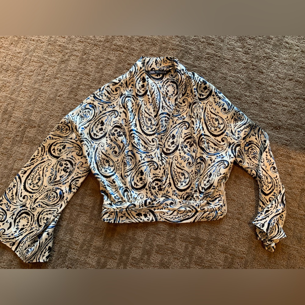 Silly floral crop shirt. Deep V!